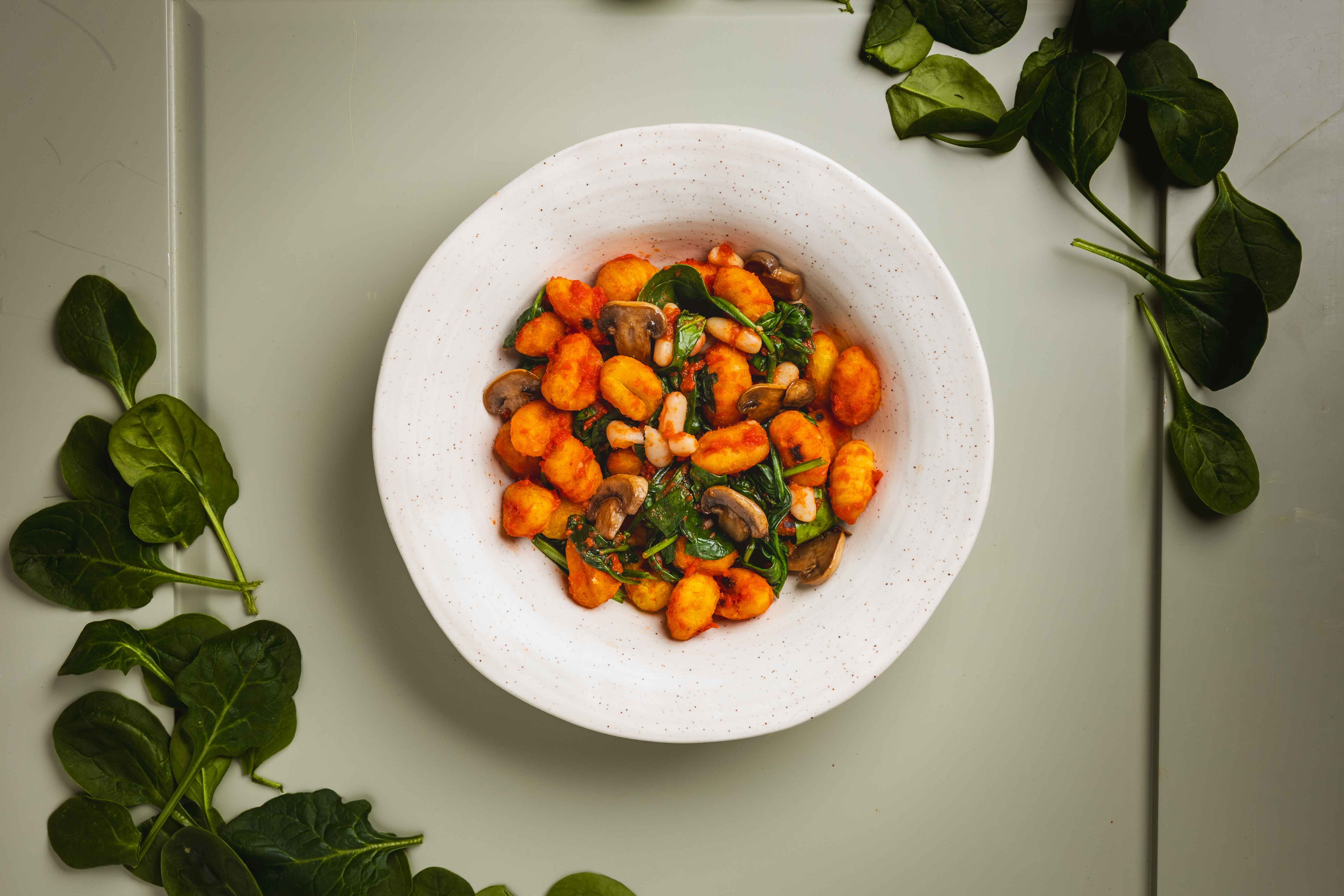 Gebakken gnocchi in tomatensaus