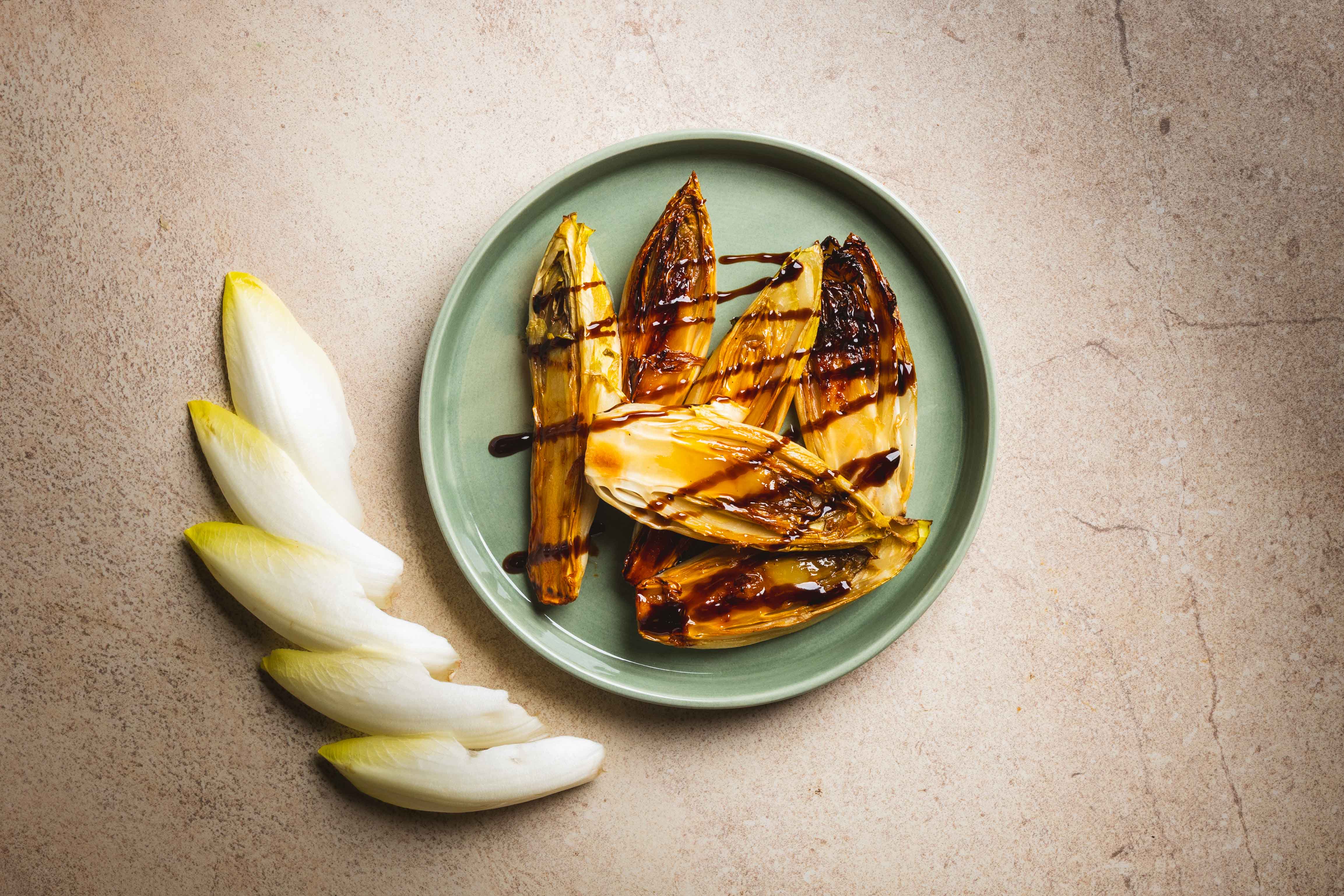 BIJGERECHT: Gekaramelliseerde witlof