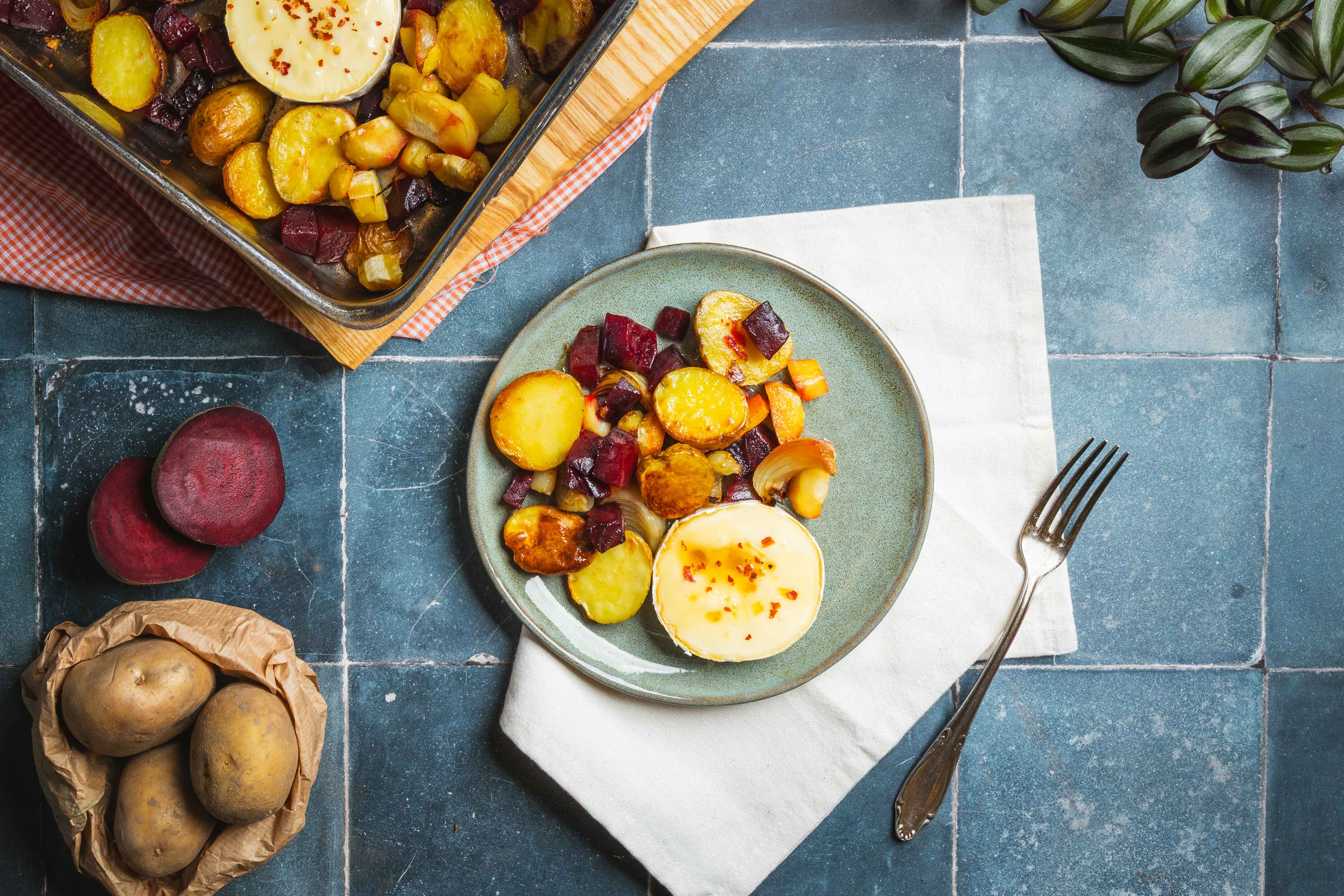 Traybake met biet, pastinaak en brie