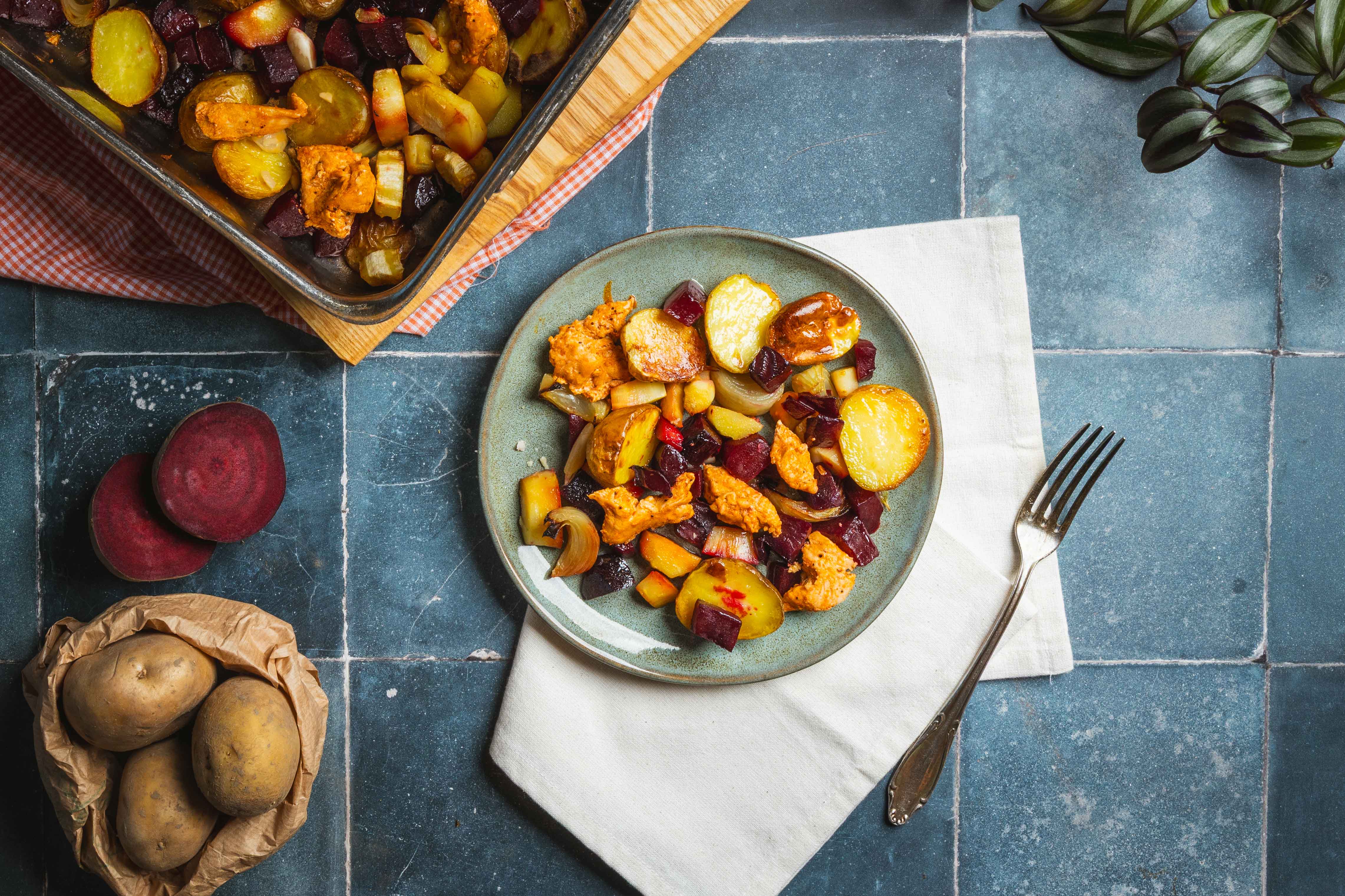 Traybake met biet, pastinaak en kalkoen
