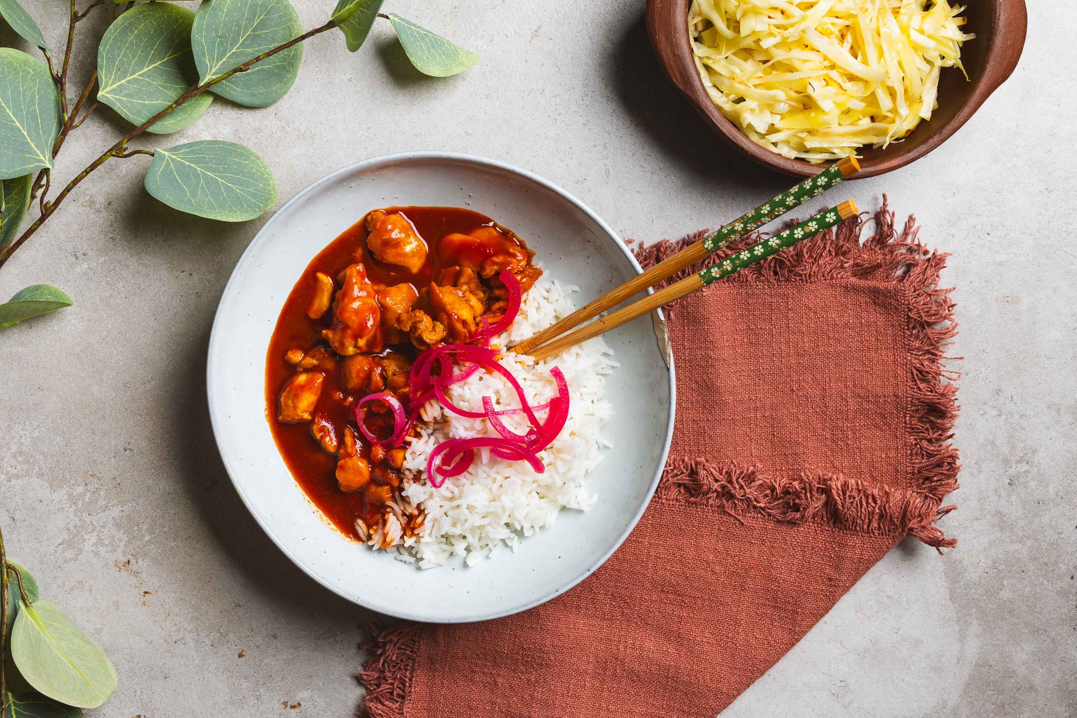 Kip in zoetzure tomatensaus