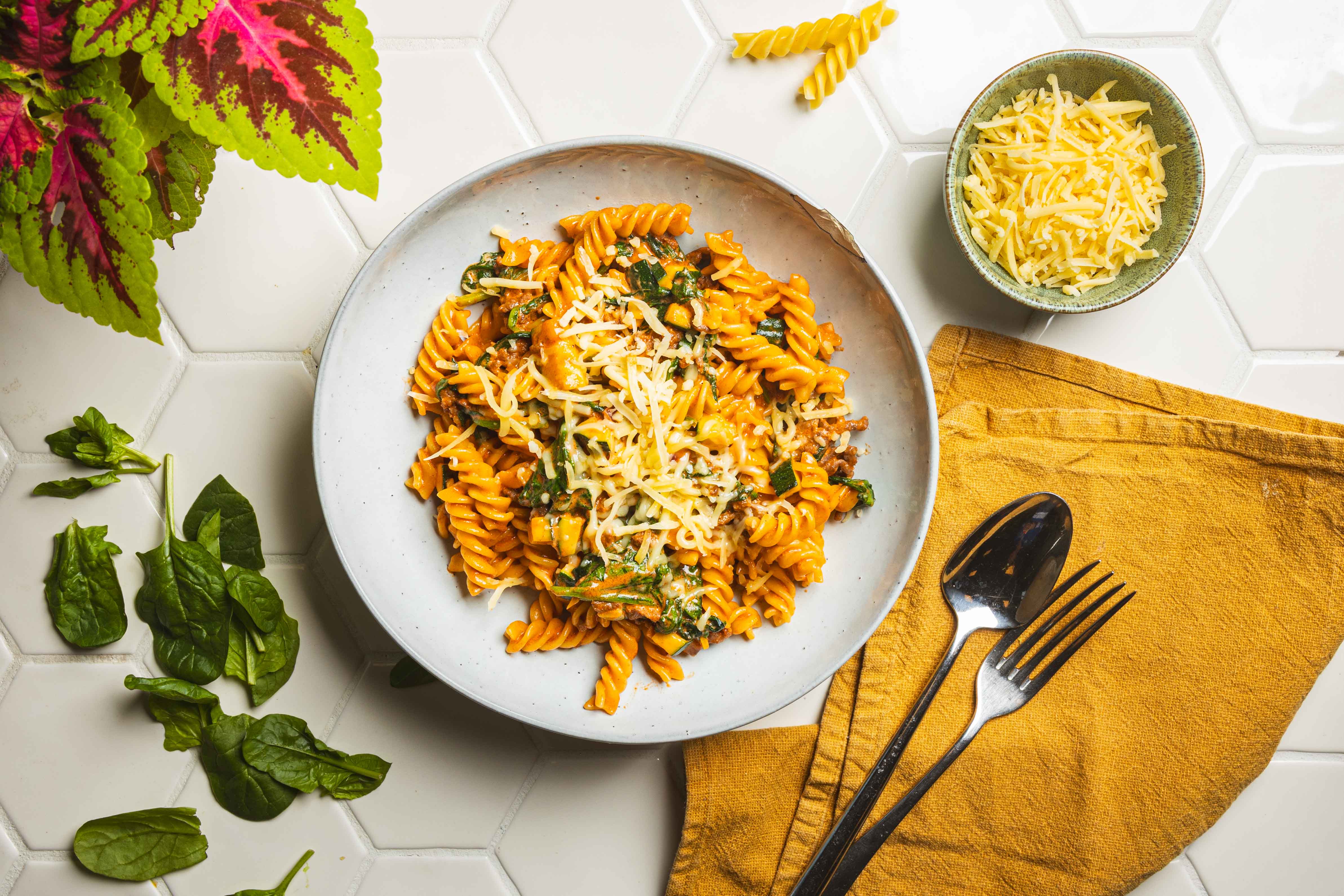 Romige pasta met gehakt en courgette